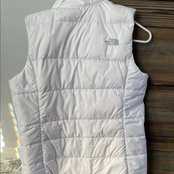 The North Face Women's White Puffer Vest - Picture 5 of 5